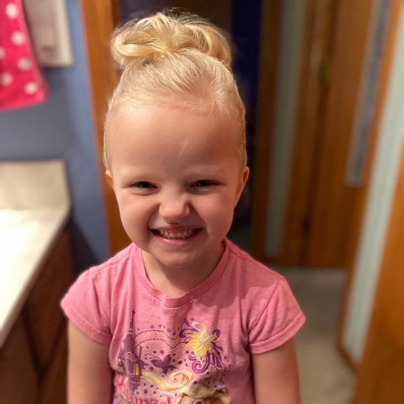 Meet your Posher, Sandra - Picture 1 of 2